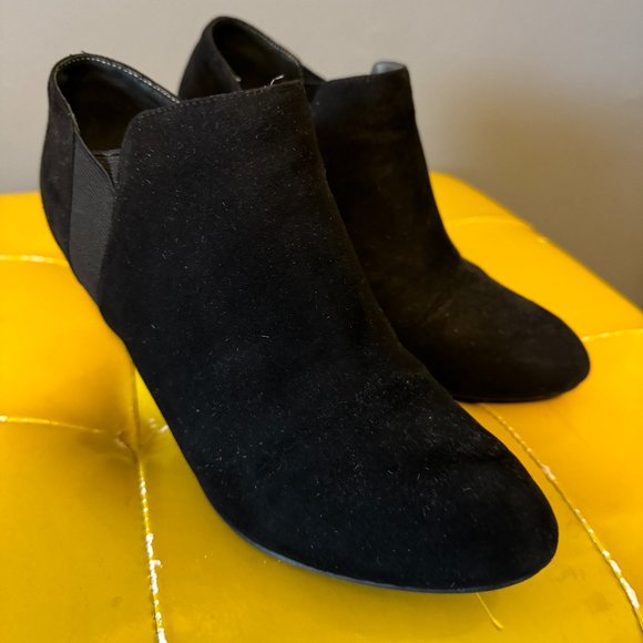 Nine West Shoes - EUC Nine West Black Suede Booties Sz 9M